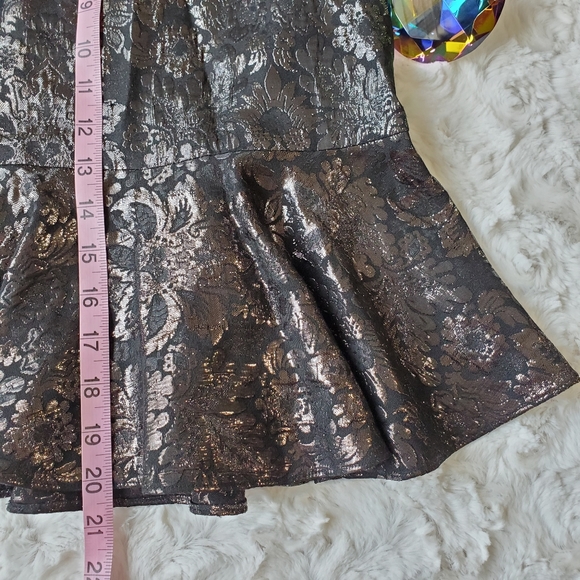 DKNY Metallic Brocade pattern ruffle skirt Size 4 club date girl's nite - Picture 5 of 7